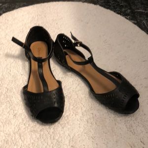 Black T-strap flat sandals, S 8